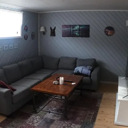 Komfortabel Pa Veien Mot Nordkapp Apartman Kolvik