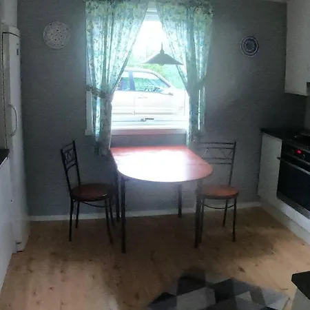 Komfortabel Pa Veien Mot Nordkapp Apartman Kolvik