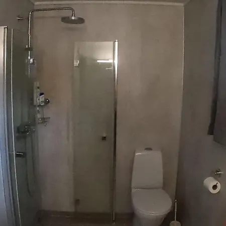 Komfortabel Pa Veien Mot Nordkapp Apartman Kolvik